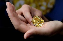 Желтый бриллиант: свойства, происхождение, добыча и интересные факты