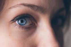 Патчи под глаза: отзывы, обзор, инструкция по применению. Уход за кожей вокруг глаз