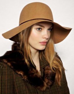 Осенняя шапка: фасоны и цветовые решения. Модные головные уборы