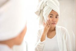 Почему нельзя давить прыщи на лице?