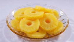 Салат слоеный с ананасами и курицей