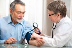 Что пьют при высоком давлении: список лекарственных средств и рецепты народной медицины