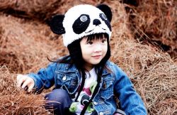 Модные тенденции грядущей зимы: схема вязания шапки-панды