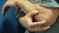 Боль в локтевом суставе: как от неё избавиться