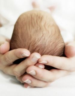 Почему родничок пульсирует?