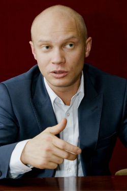 Дмитрий Хрусталев: личная жизнь, биография, фото