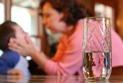 Как остановить рвоту у ребенка? Первая помощь