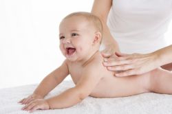 Детский массаж: виды, техника выполния, показания и противопоказания