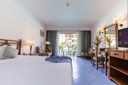 Amora Beach Resort 4* (Таиланд, Пхукет): фото, описание номеров, сервис, советы и отзывы туристов