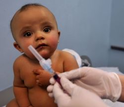 Зачем нужны прививки ребенка до года?