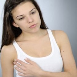 Лечение мастопатии народными средствами: лопух и красная щетка