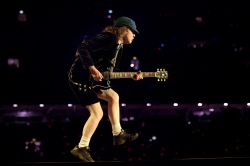 Гитарист AC/DC Ангус Янг