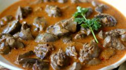 Тушеная куриная печень: быстрые и бюджетные рецепты
