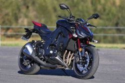 Kawasaki Z1000: яркая, городская зажигалка, обзор модели