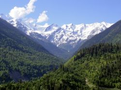 Кавказские горы – неприступная граница Европы и Азии 