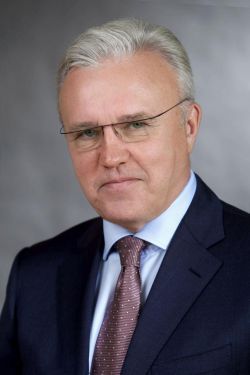 Усс Александр Викторович, исполняющий обязанности губернатора Красноярского края: биография, семья, карьера