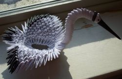 Как собирать оригами из бумаги: лебедь