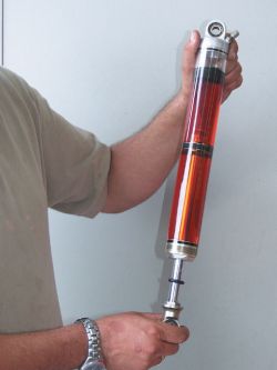 Какие амортизаторы лучше: газовые или масляные? Газомаслянные амортизаторы - отзывы