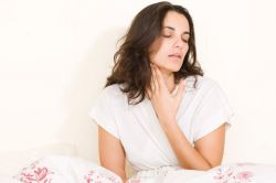 Болит горло, чем лечить? Как быстро вылечить горло народными средствами