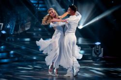 Как танцевать вальс? Как правильно танцевать вальс: венский, свадебный