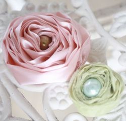 Как сделать своими руками цветок из ткани? Цветы из ткани: фото, выкройки, инструменты