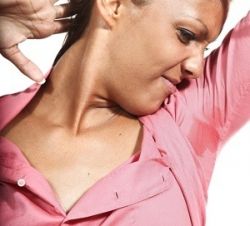 Если у вас потеют подмышки, что делать? Подскажут специалисты
