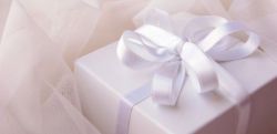 Оригинальный подарок на свадьбу молодоженам: идеи и фото