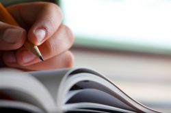 Неопределенно-личное предложение: примеры и признаки