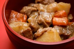 Соус с мясом и картошкой. Вкусное и сытное блюдо