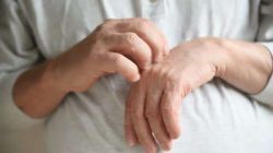 Чешется левая ладонь? К чему бы?