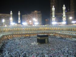 Самая большая мечеть в мире где находится?