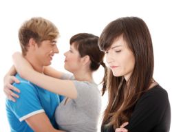 Почему и как парни заставляют ревновать