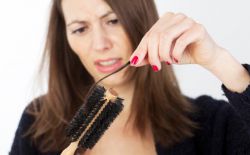 Потери и слезы грядут, Или к чему снится выпадение волос