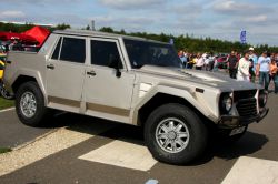 Необычный внедорожник Lamborghini LM002 