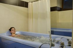 От каких болезней помогут жемчужные ванны и всем ли можно их назначать?