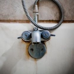 Чем убрать ржавчину с ванны?