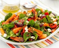 Аппетитный салат с жареной картошкой 