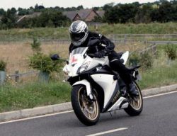 Мотоцикл Yamaha YZF-R125. Технические характеристики, фото и отзывы