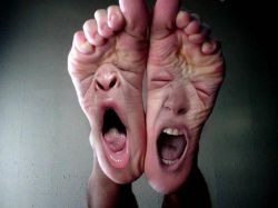 Удивительные подсказки подсознания: к чему чешется пятка