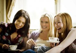 Как становятся душой компании? Как стать душой компании девушке в школе и иметь много друзей?