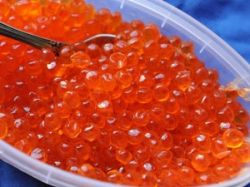 Как засолить красную икру в домашних условиях?