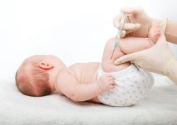 Реакция на АКДС и полиомиелит у детей в 3 месяца, в 1,5 года. Реакция на АКДС проявляется через какое время, сколько длится?
