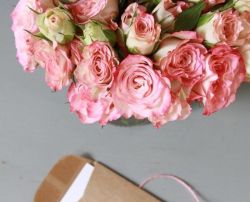 Как сохранить розы в вазе как можно дольше?