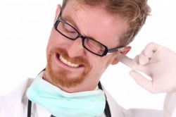 Народные приметы: к чему чешутся уши