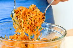 Как приготовить салат с корейской морковью