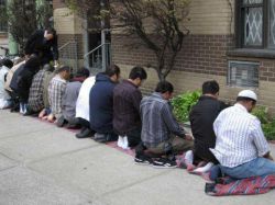 Утренний намаз в Москве